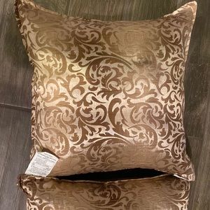 Set of 2 18x18 Beige Gold pillows